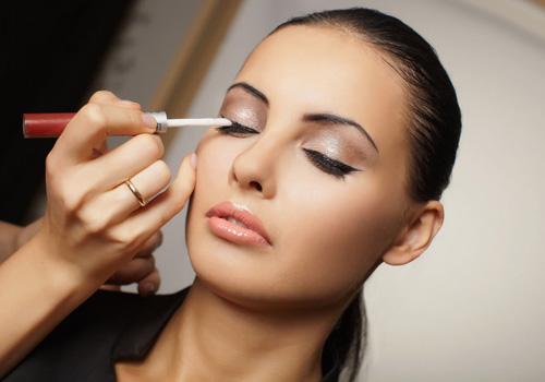 画内眼线对眼睛不好吗 画内眼线对眼睛有伤害吗