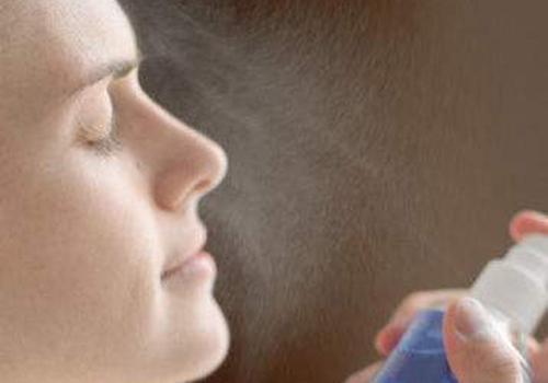 防晒和气垫哪个先用 先用防晒喷雾的好处