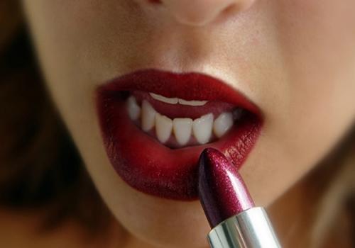 只涂口红需要卸妆吗 口红被吃掉了还要卸妆吗