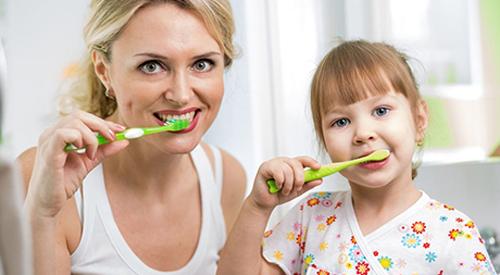 小苏打刷牙伤牙齿吗 正确的方法有利于牙齿，错误的方法伤牙还毁牙！