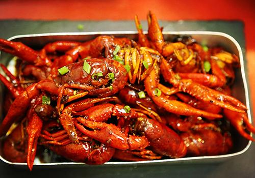 小龙虾可以和黄瓜一起吃吗 小龙虾和黄瓜一起吃的好处