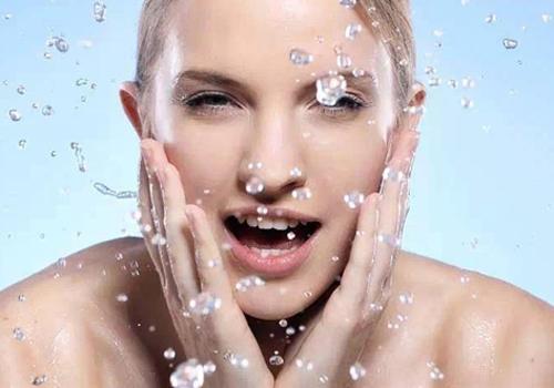 盐水洗脸可以天天洗吗 盐水洗脸的注意事项