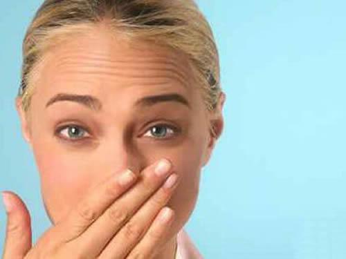 鼻子脱皮两边红红的怎么办