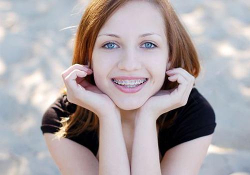 牙套可以改变脸型吗