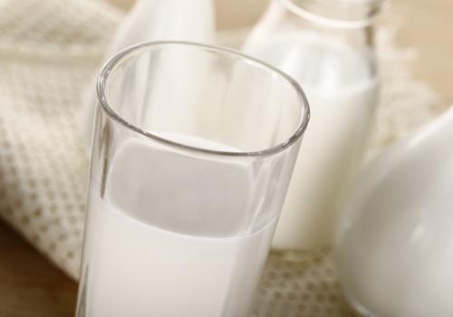 牛奶解酒还是酸奶解酒 酒后可以喝牛奶吗