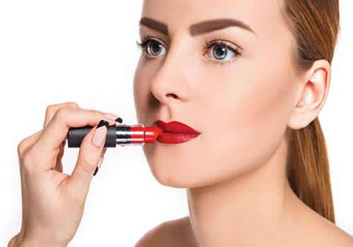 口红掉色的好还是不掉色的好 怎样涂口红能不掉色