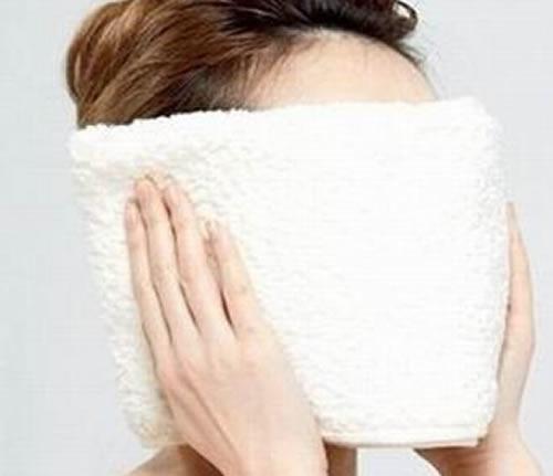 热毛巾敷脸可以消肿吗