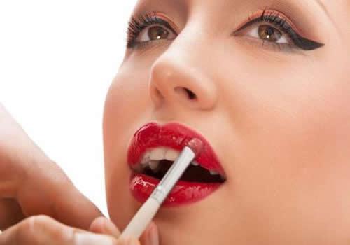 涂了口红怎么吃东西 学会这几招，涂着口红吃东西也不怕了！