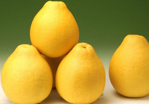 柚子皮煮水可以洗脸吗 柚子皮煮水洗脸好吗