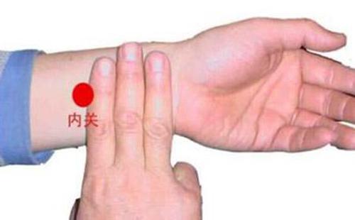 胃胀气怎么办快速解决 穴位按摩给胃消消气