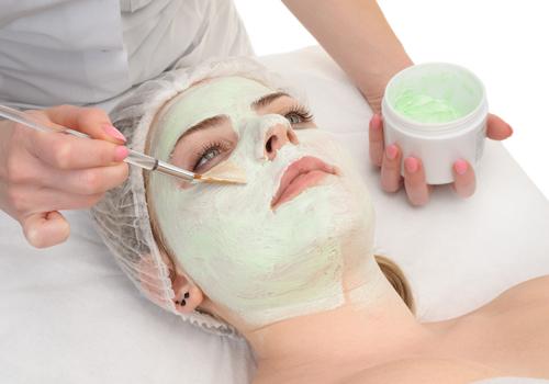 敷面膜可以玩电脑吗 敷面膜玩手机居然会这样