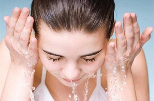 盐水洗脸可以祛痘吗