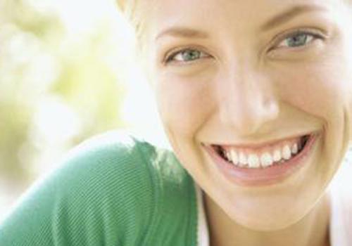 烤瓷牙后牙龈变黑