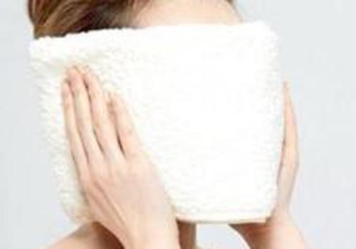 热毛巾敷脸能祛痘吗 光敷别想痘痘会消失