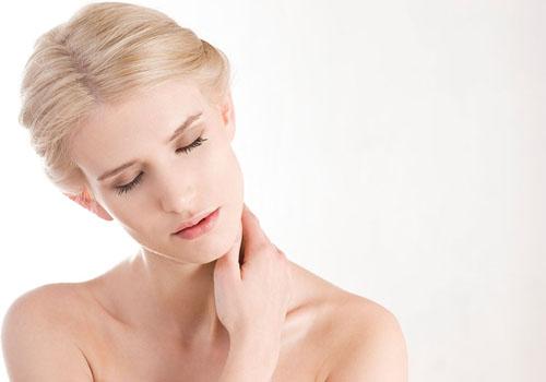 怎样消除颈部皱纹 这么做让你紧致皮肤