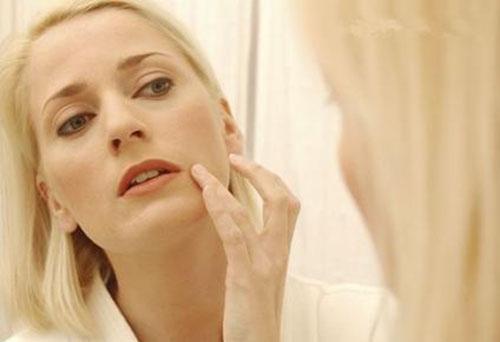 脸上毛孔粗大是什么原因 导致毛孔粗大的7个原因
