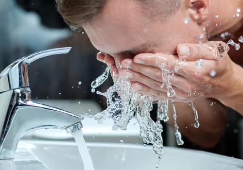 洗脸水加什么洗脸好 加点这个让你60岁不显老