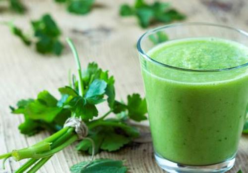 芹菜汁能去眼袋吗 芹菜汁怎么去眼袋