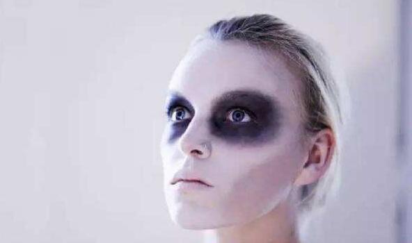 黑眼圈是什么原因造成的 黑眼圈消不掉，身体哪里有问题？