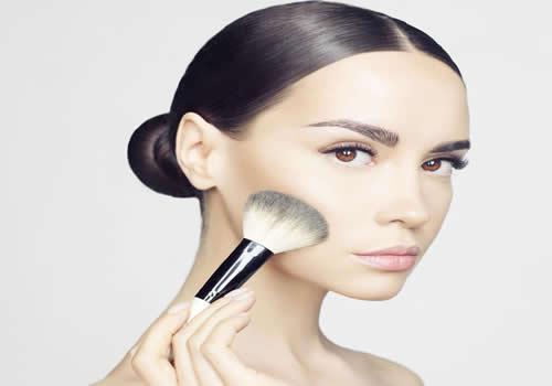 化妆后如何补水 随身携带这个，化妆了也能补水