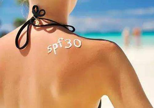 擦了防晒霜很油怎么办 怎样避免擦了防晒霜很油