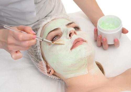 敷面膜前要用爽肤水吗 原来这么多年面膜都白敷了