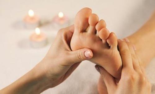 手脚冰凉怎么调理 穴位疗法让你暖起来