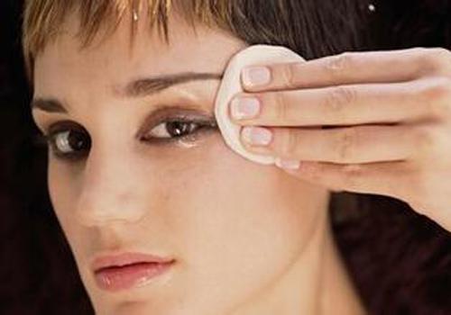 怎么卸眼妆不黑眼圈又省事的