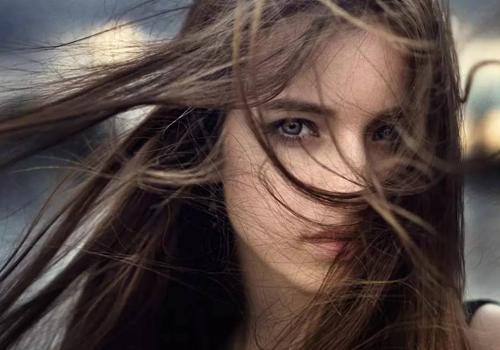 头发变白的原因 头发变白是因身体缺了它，难怪长那么多！