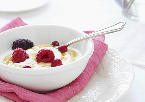 老酸奶敷脸有什么好处