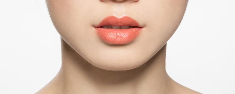 嘴唇干裂没有唇膏用什么代替 嘴唇干裂涂蜂蜜有用吗
