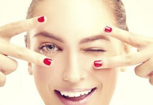 做美瞳线眼睛肿了怎么办才能消肿 试试这几招帮你快速消肿！
