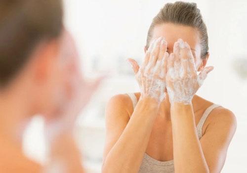 脸上螨虫多有什么症状 3招帮你除螨虫