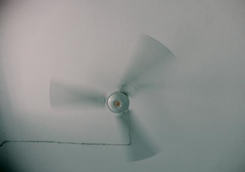 经常吹电风扇皮肤会很干吗 皮肤干燥怎么补水