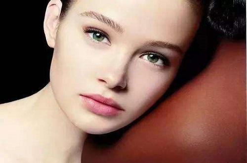 线雕隆鼻针眼多久消失