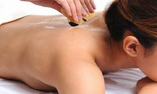 刮痧可以治疗痘痘吗 刮痧刮哪里祛痘