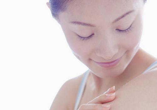 挤痘痘后涂芦荟胶可以吗