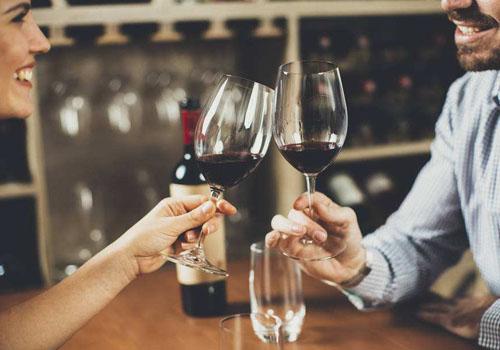 女人喝红酒有什么好处 每天喝50毫升就能美容养颜