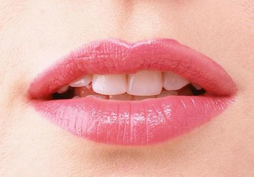 夏季护唇的方法有哪些 6大护唇方法不能忽视
