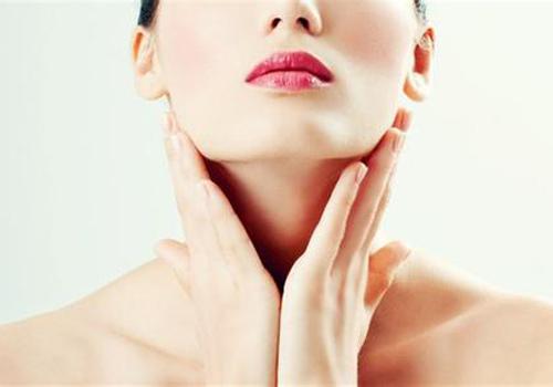 脖子两侧长痘痘是什么原因