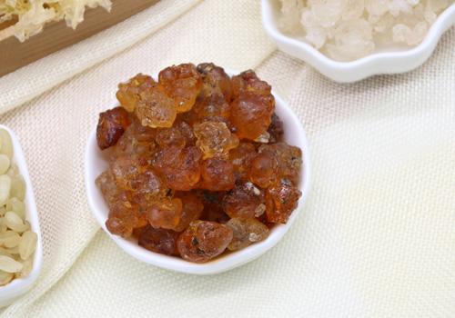 桃胶莲子银耳羹功效 必知桃胶莲子银耳羹5大功效