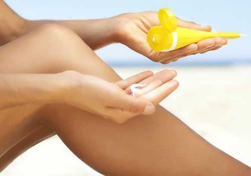 夏天化妆防晒霜怎么用 夏天妆前妆后涂防晒霜的方法