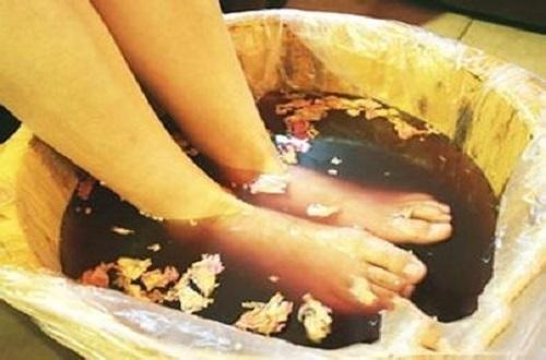 泡脚对皮肤有好处吗 用什么泡脚对皮肤好