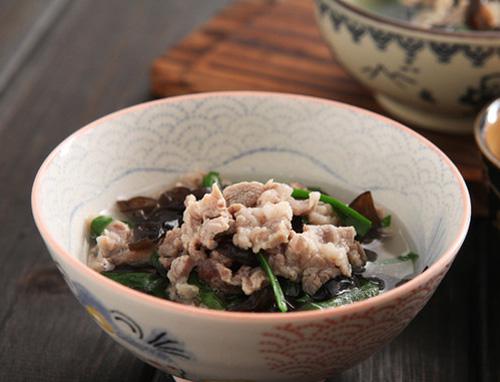 韭菜木耳羊肉汤