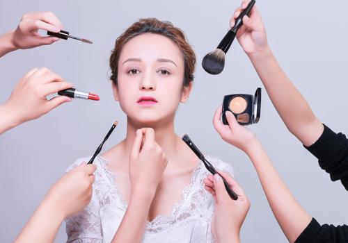 护肤品不吸收怎么办 化妆后可以用补水喷雾吗