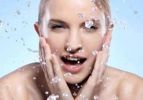 洗完脸可以用纸巾擦吗 洗完脸用什么擦干好