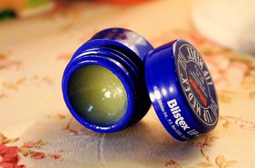 嘴唇干裂脱皮用什么唇膏好