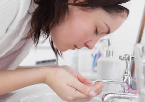 天天用小苏打洗脸好吗 正常皮肤尽量不要用小苏打洗脸