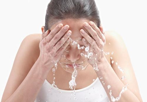 用什么洗脸会变白 给你5个美白妙招