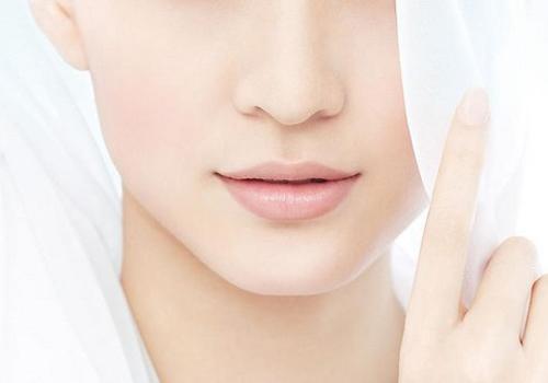 嘴角长痘痘是怎么回事 嘴角长痘痘怎么办